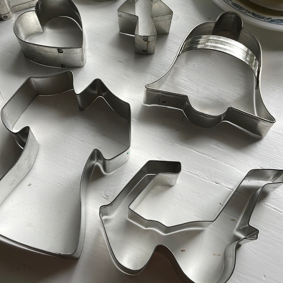Vintage Metal Holiday Cookies Cutters Bundle - Picture 2 of 3